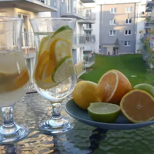 https://cztery-pory-roku-porta-mare.kolobrzeghotels.com